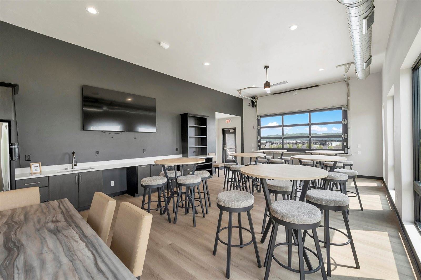 433 Aldon Circle, #303, Ashwaubenon, WI 54304