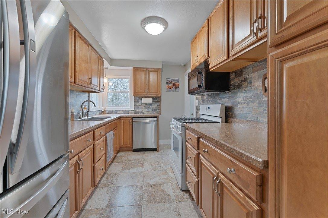 2621 Calla Road East, Poland, OH 44514