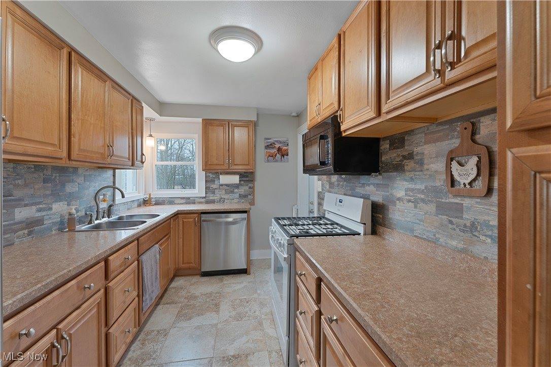 2621 Calla Road East, Poland, OH 44514