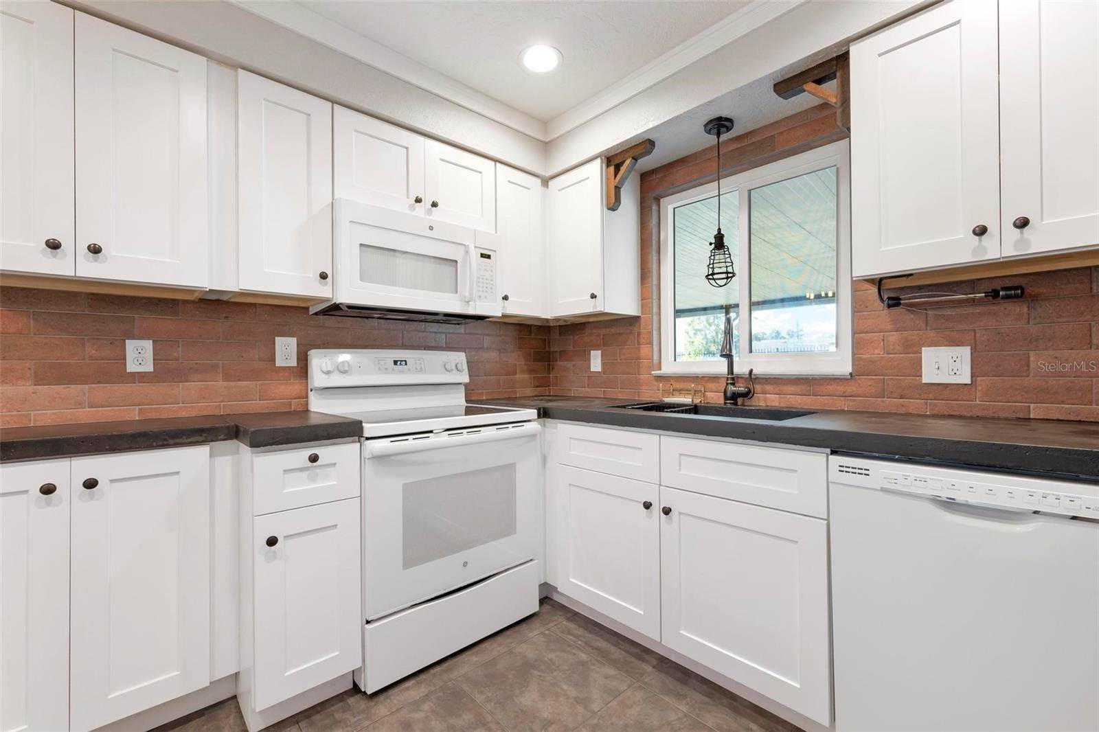 3372 Tyne Lane, Sarasota, FL 34232