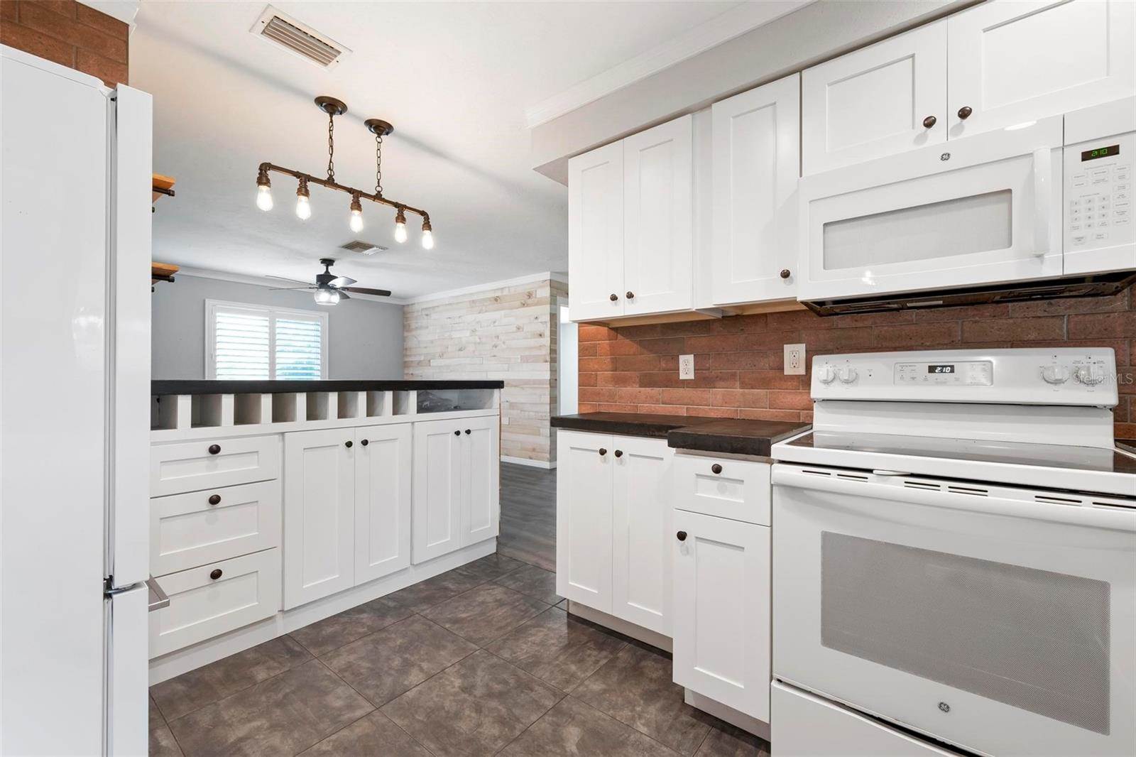 3372 Tyne Lane, Sarasota, FL 34232