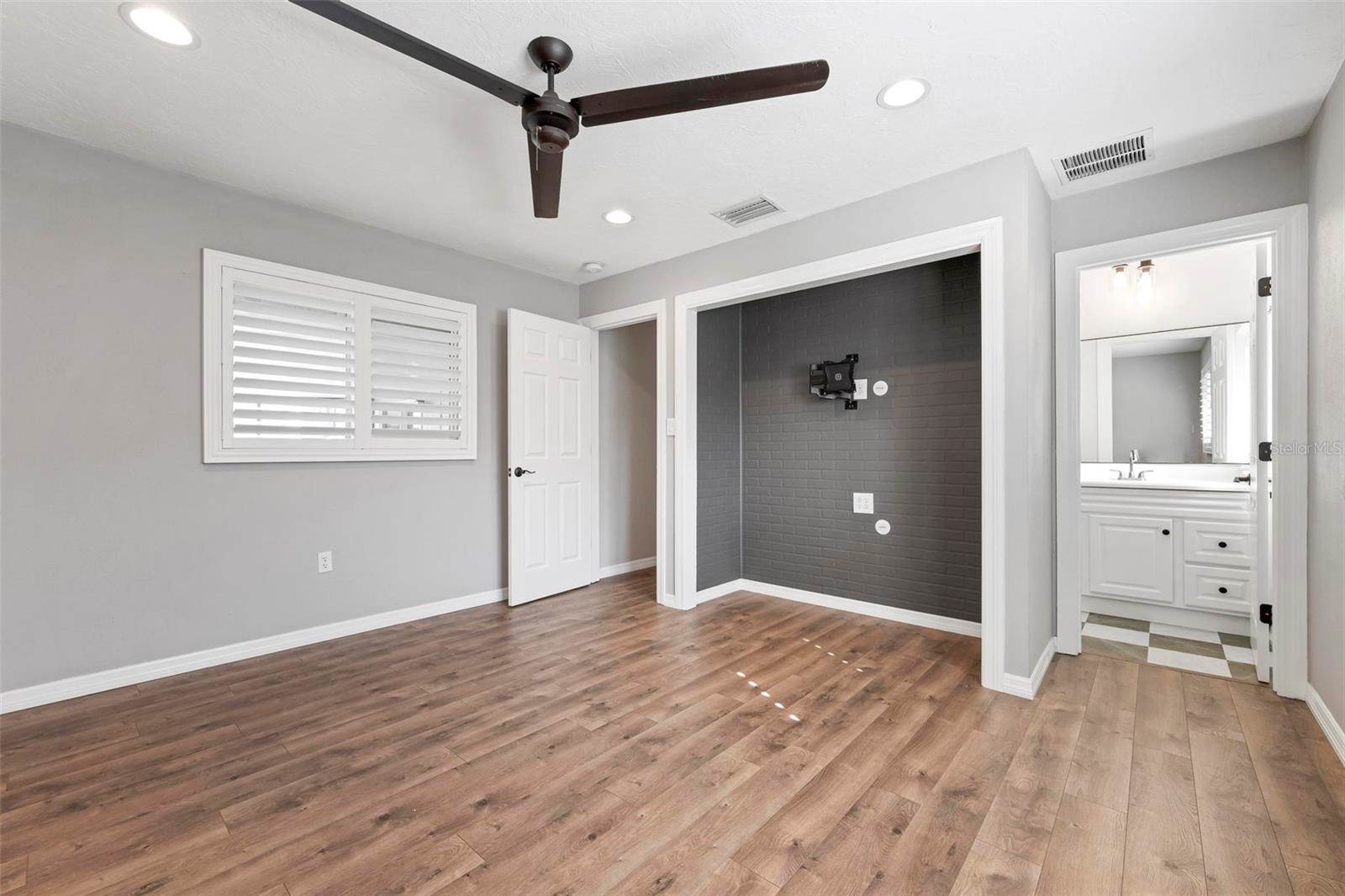 3372 Tyne Lane, Sarasota, FL 34232