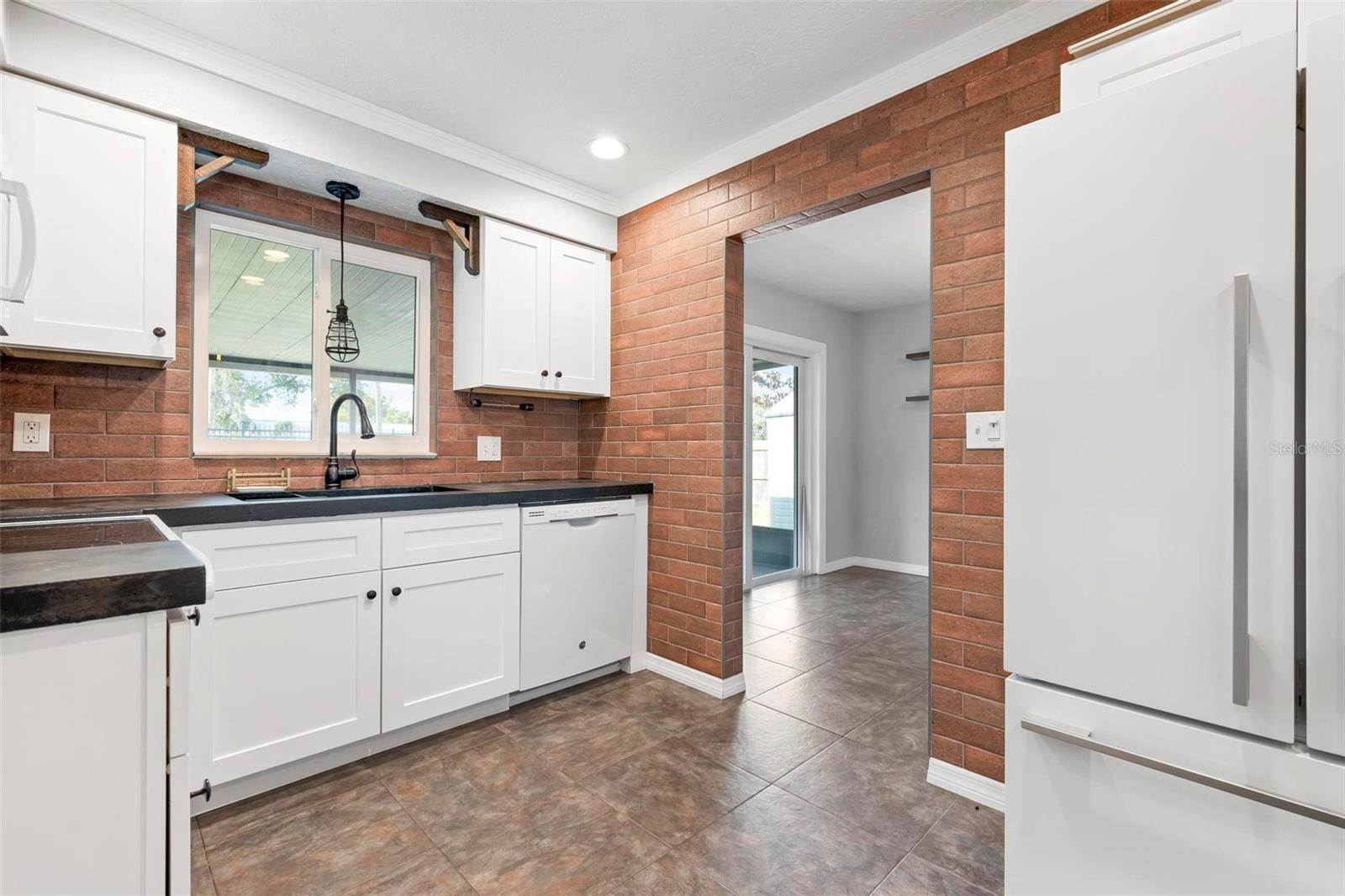 3372 Tyne Lane, Sarasota, FL 34232