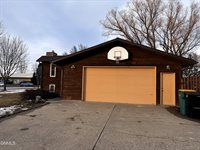 1561 Wichita Drive, Bismarck, ND 58504