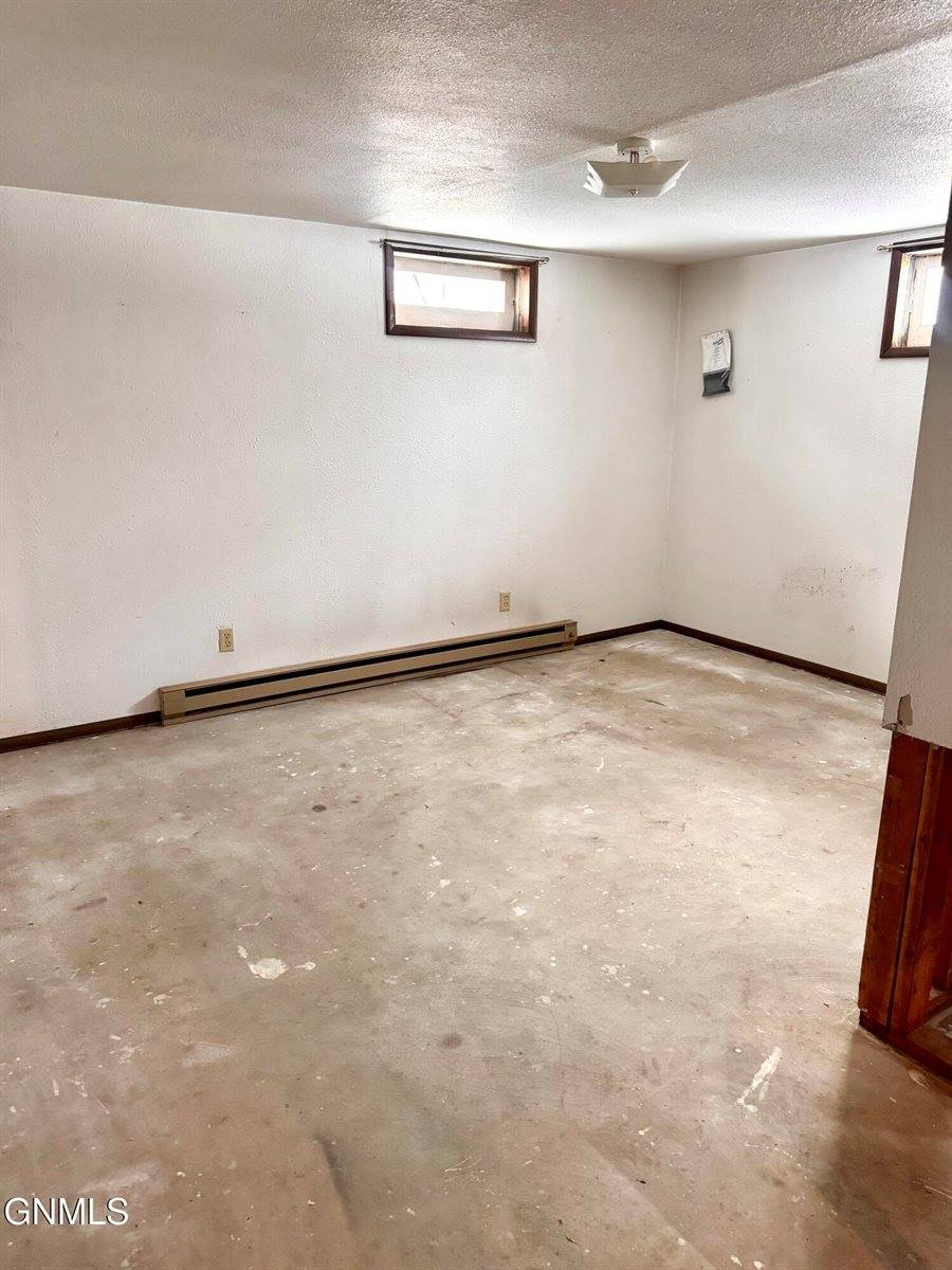 116 5th Street East, Napoleon, ND 58561