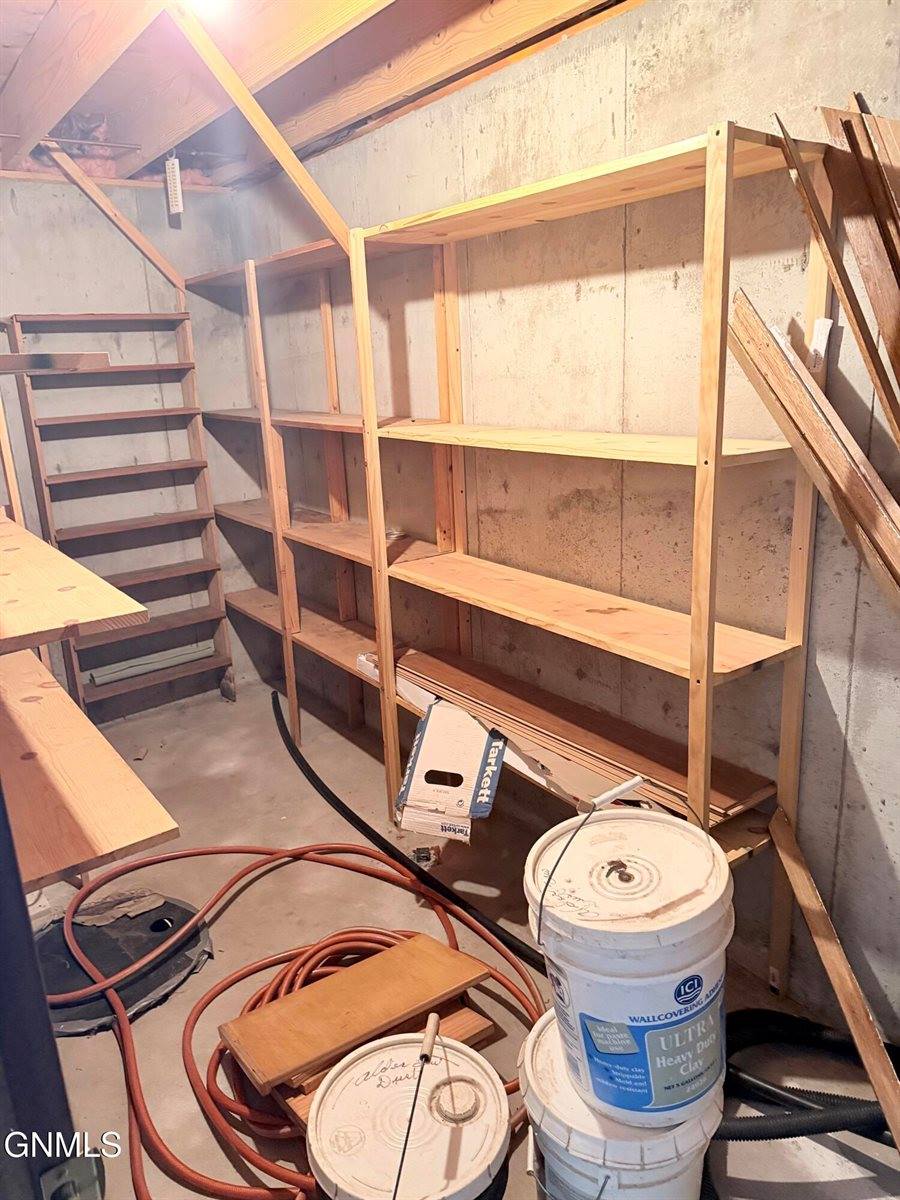 116 5th Street East, Napoleon, ND 58561