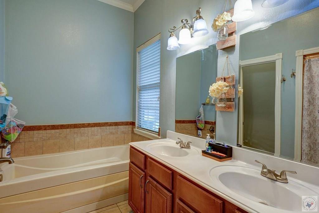 6910 Woodmere Ct, Texarkana, TX 75503