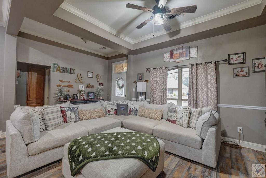 6910 Woodmere Ct, Texarkana, TX 75503