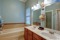 6910 Woodmere Ct, Texarkana, TX 75503