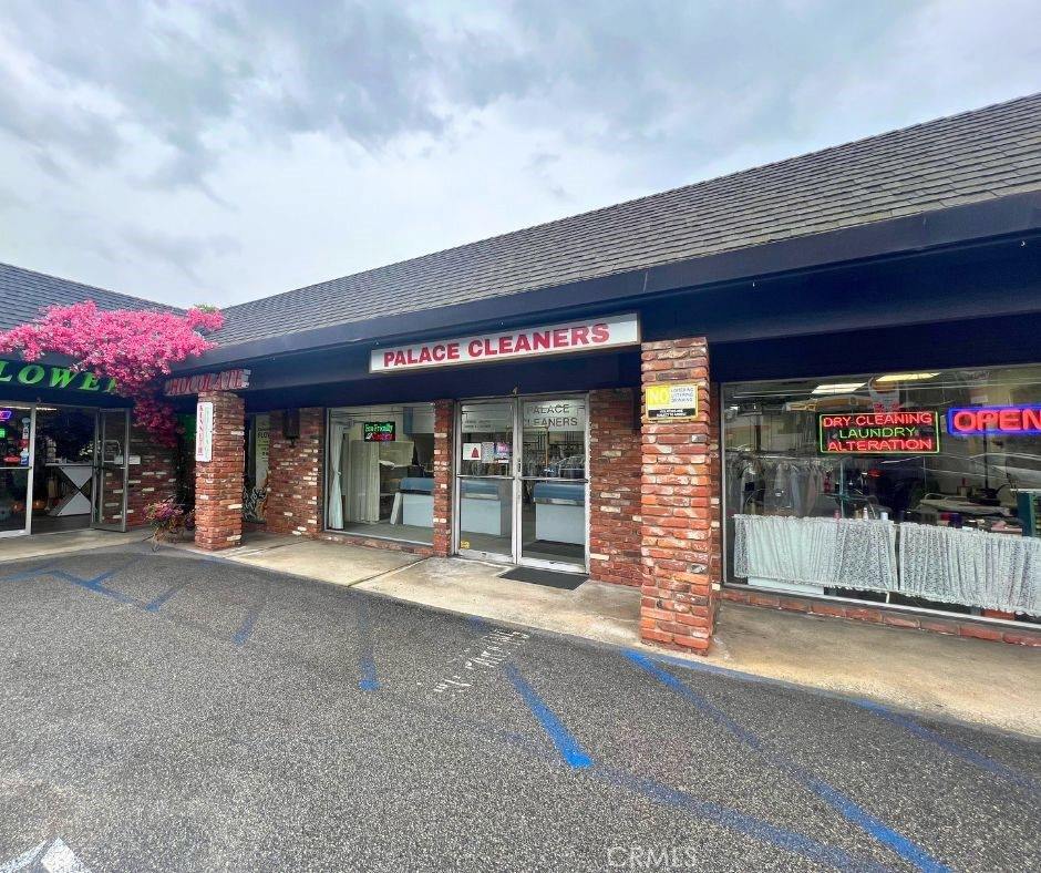 1040 West Kenneth Rd, Glendale, CA 91202