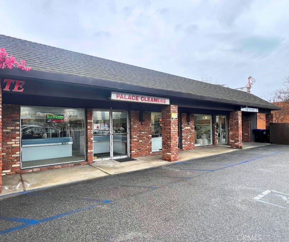 1040 West Kenneth Rd, Glendale, CA 91202