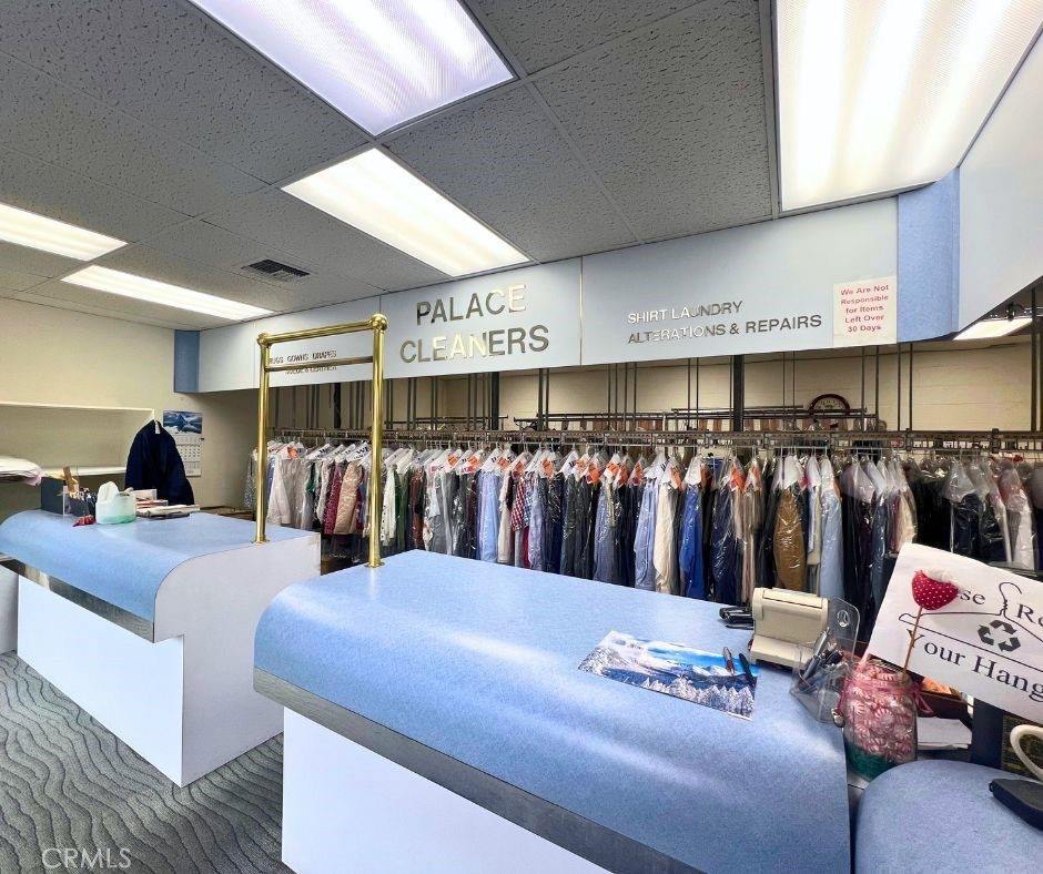 1040 West Kenneth Rd, Glendale, CA 91202