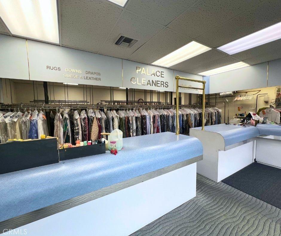 1040 West Kenneth Rd, Glendale, CA 91202