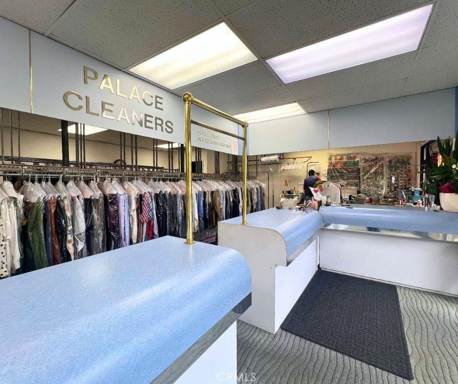 1040 West Kenneth Rd, Glendale, CA 91202