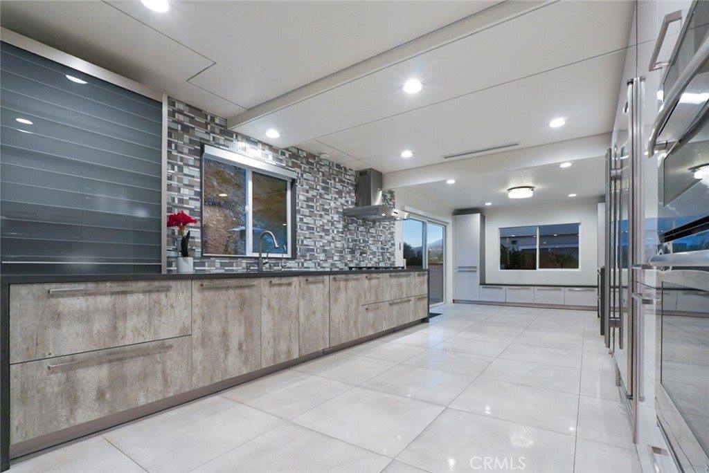 3381 Oakmont View, Glendale, CA 91208