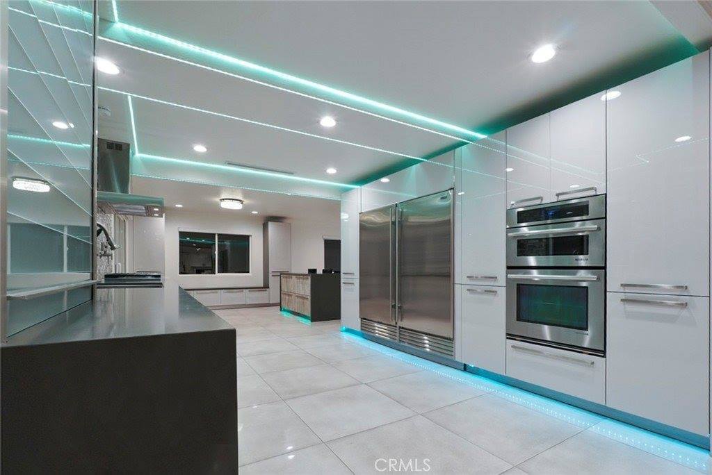 3381 Oakmont View, Glendale, CA 91208