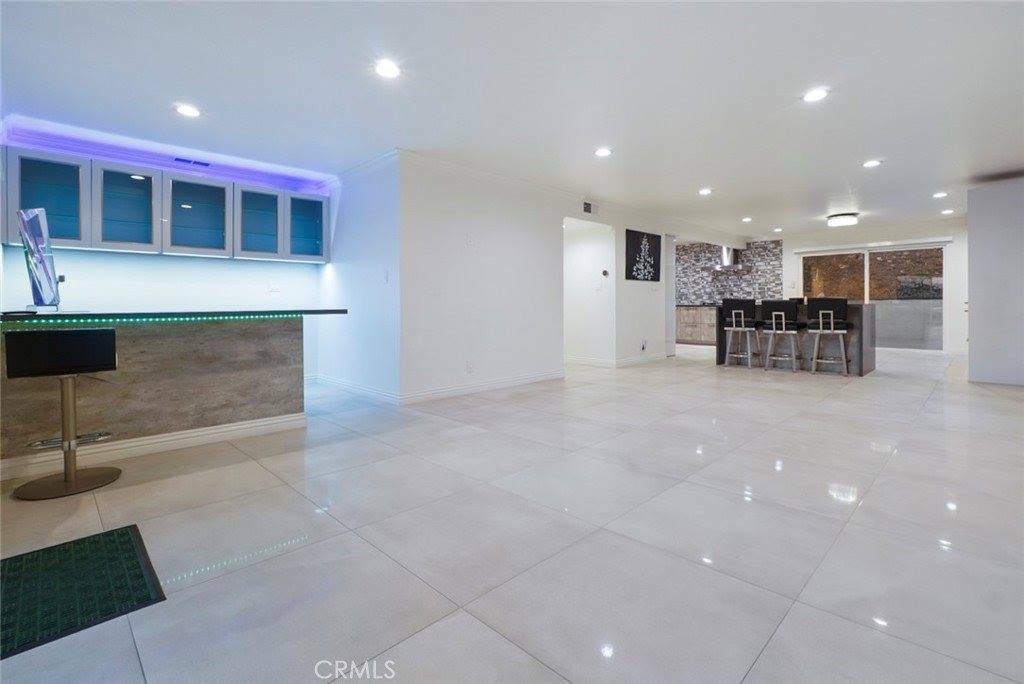 3381 Oakmont View, Glendale, CA 91208