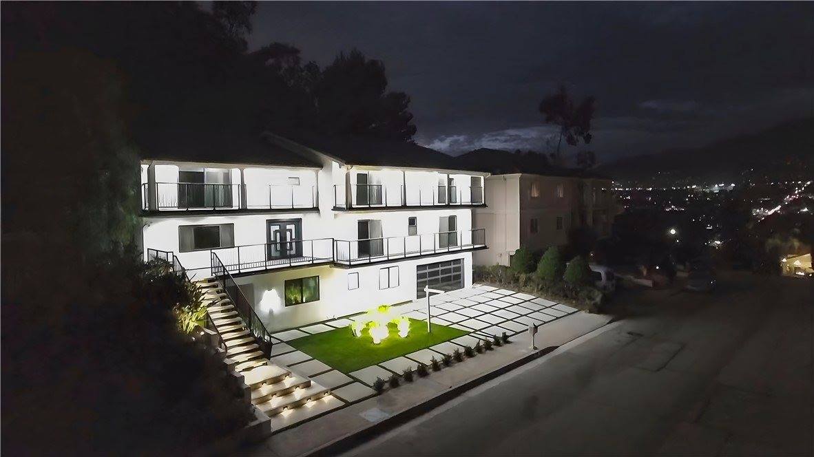 3381 Oakmont View, Glendale, CA 91208