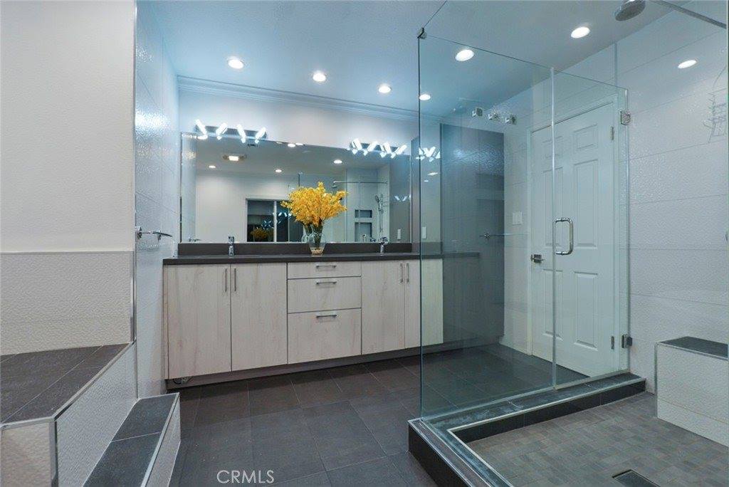 3381 Oakmont View, Glendale, CA 91208