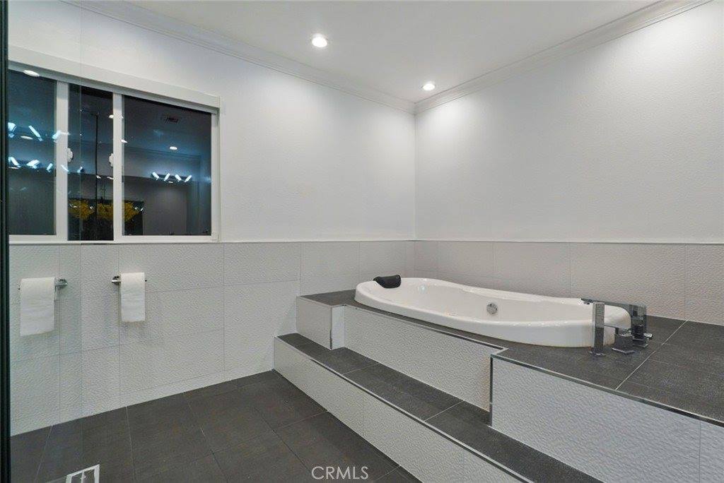 3381 Oakmont View, Glendale, CA 91208