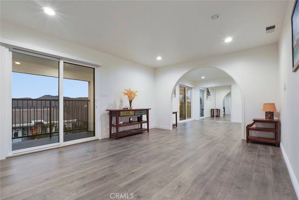 3381 Oakmont View, Glendale, CA 91208