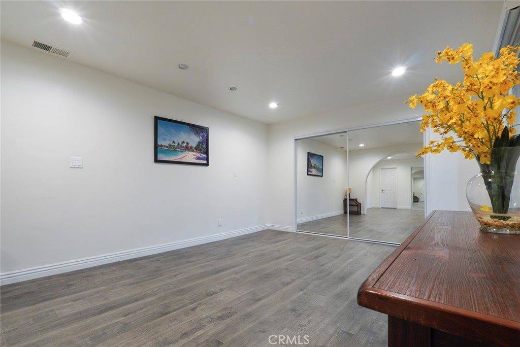 3381 Oakmont View, Glendale, CA 91208