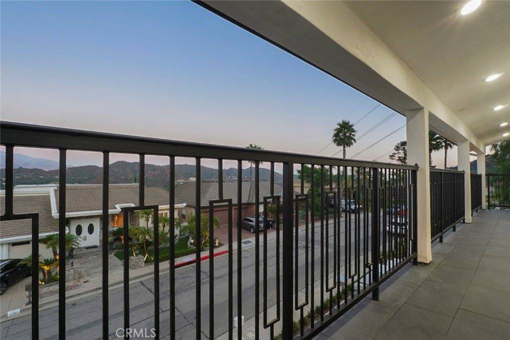 3381 Oakmont View, Glendale, CA 91208