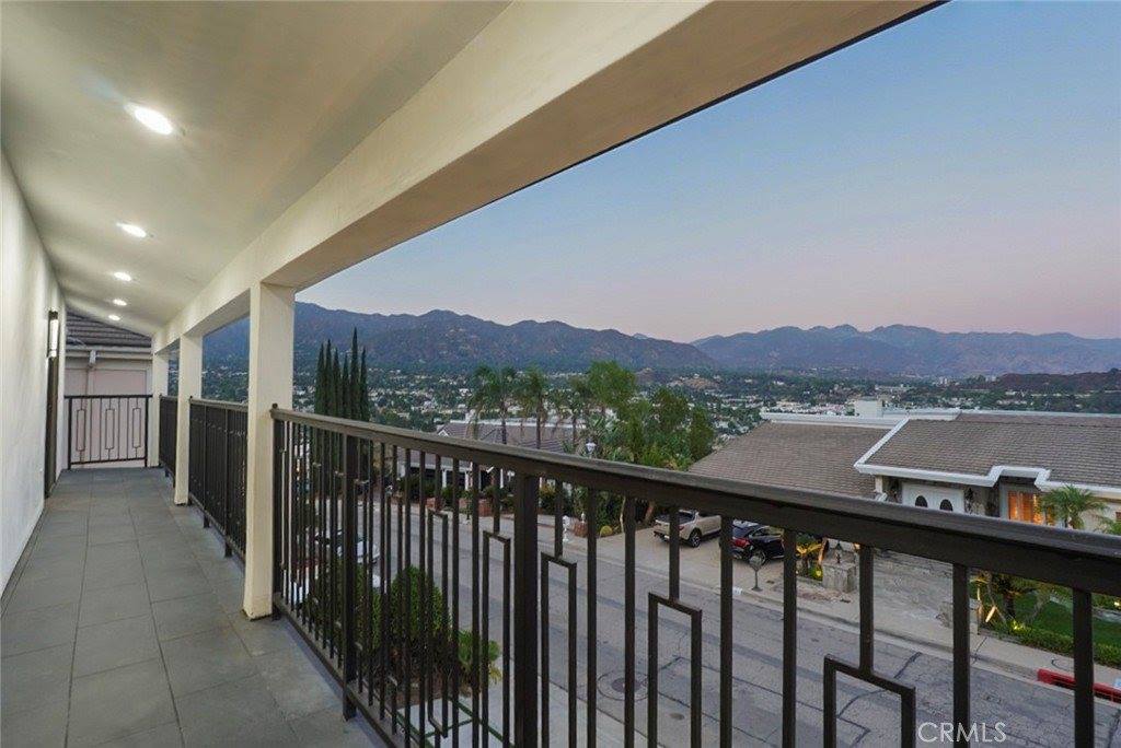 3381 Oakmont View, Glendale, CA 91208