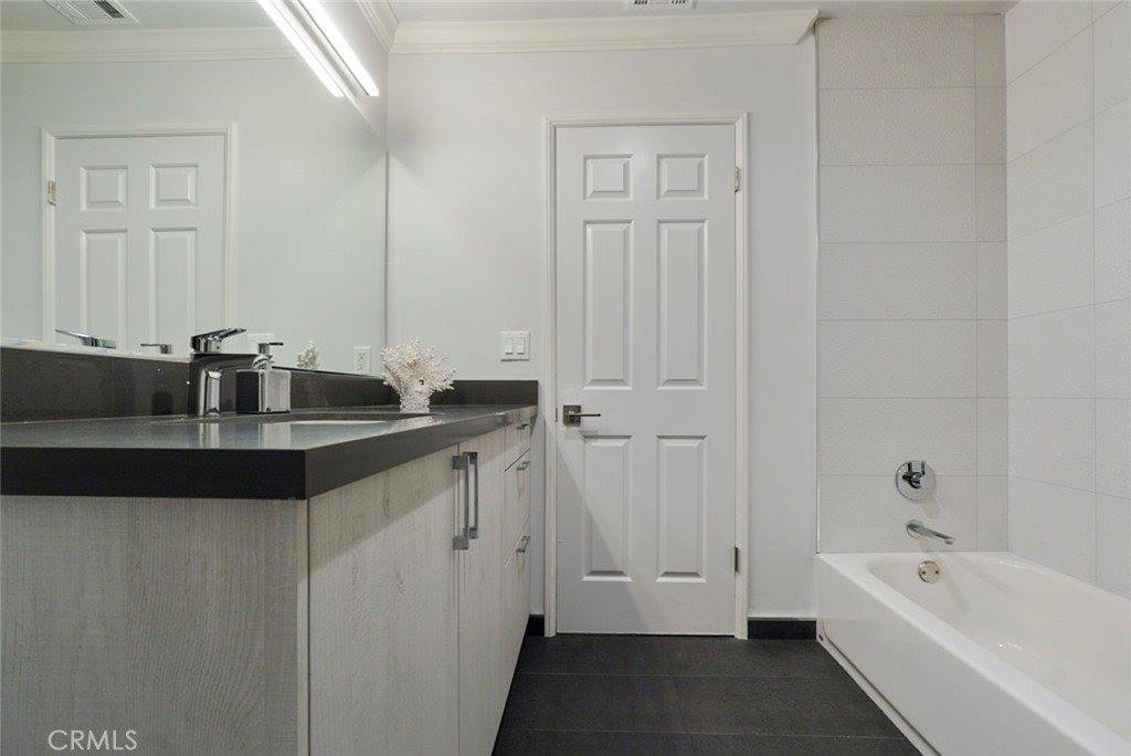 3381 Oakmont View, Glendale, CA 91208