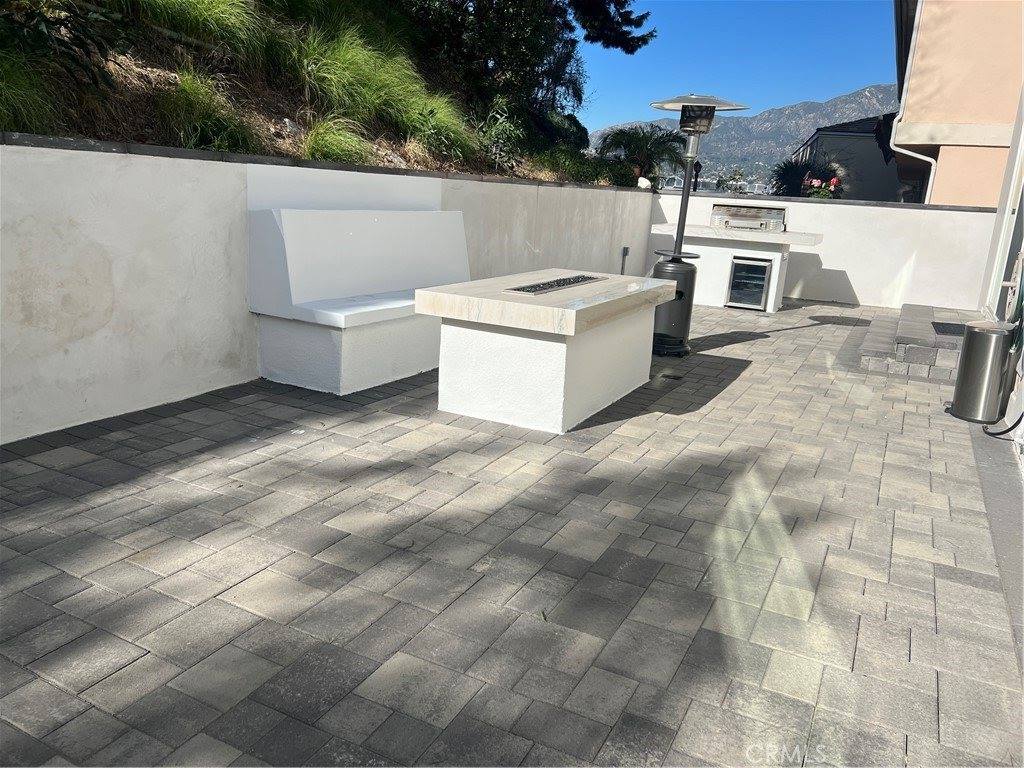 3381 Oakmont View, Glendale, CA 91208