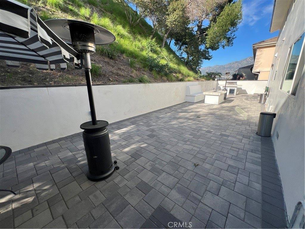 3381 Oakmont View, Glendale, CA 91208