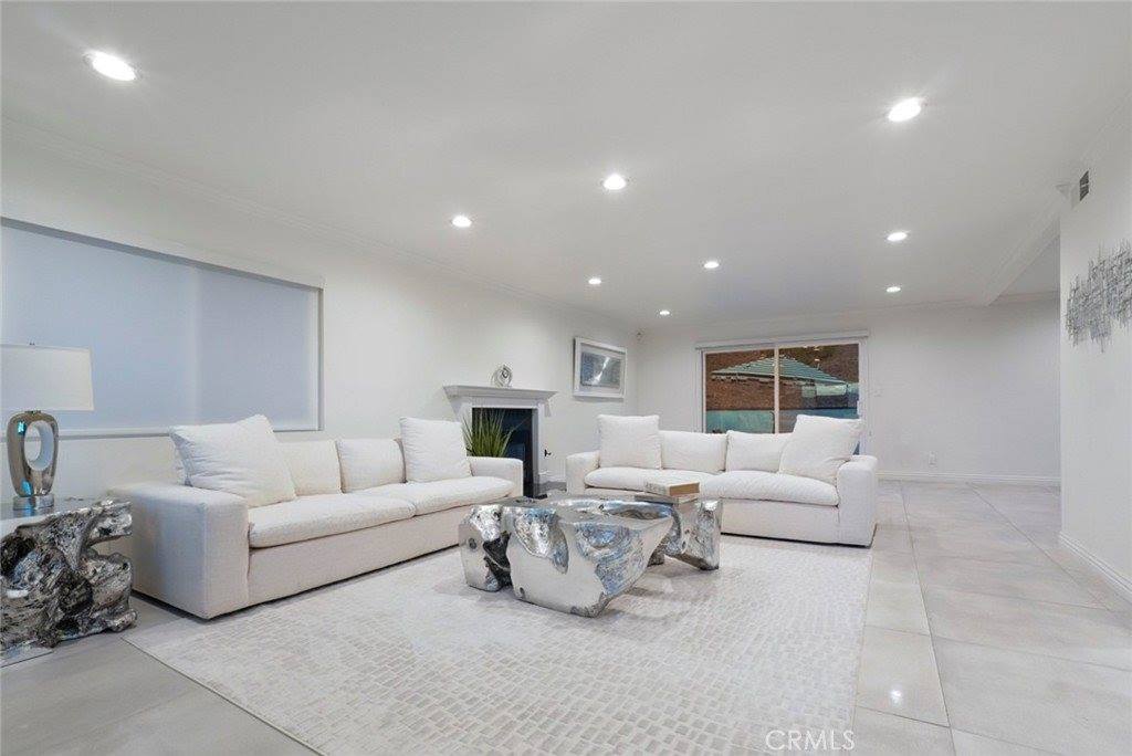 3381 Oakmont View, Glendale, CA 91208