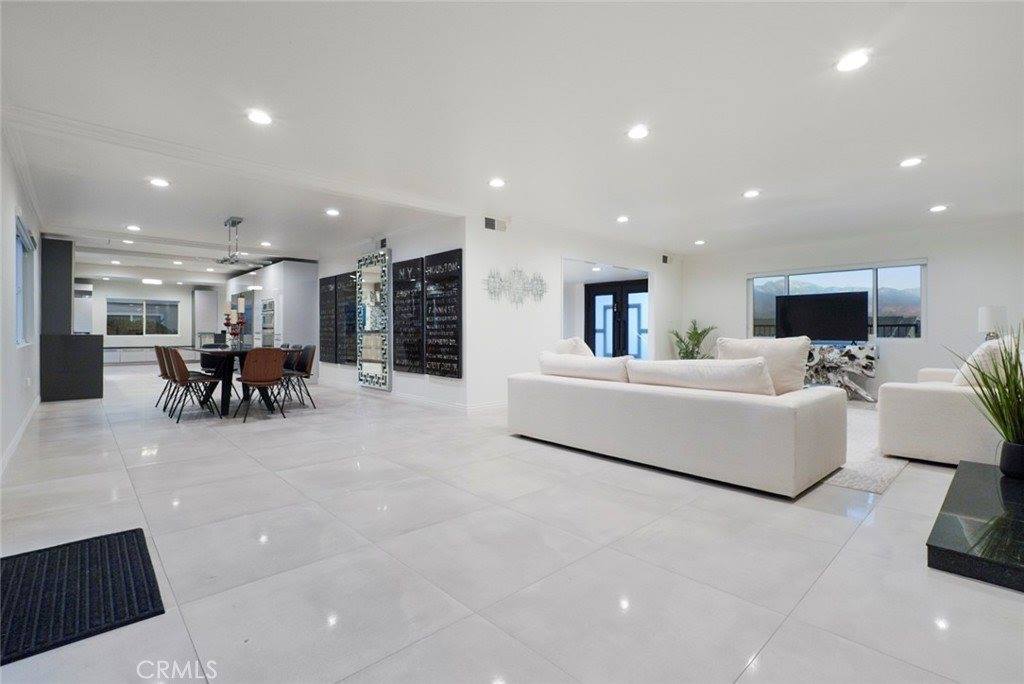 3381 Oakmont View, Glendale, CA 91208