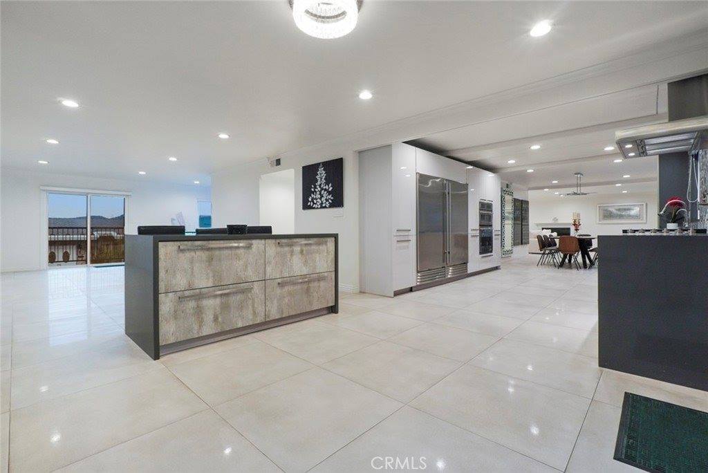 3381 Oakmont View, Glendale, CA 91208