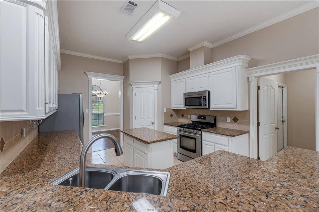 305 Stoney Hills Court, College Station, TX 77845