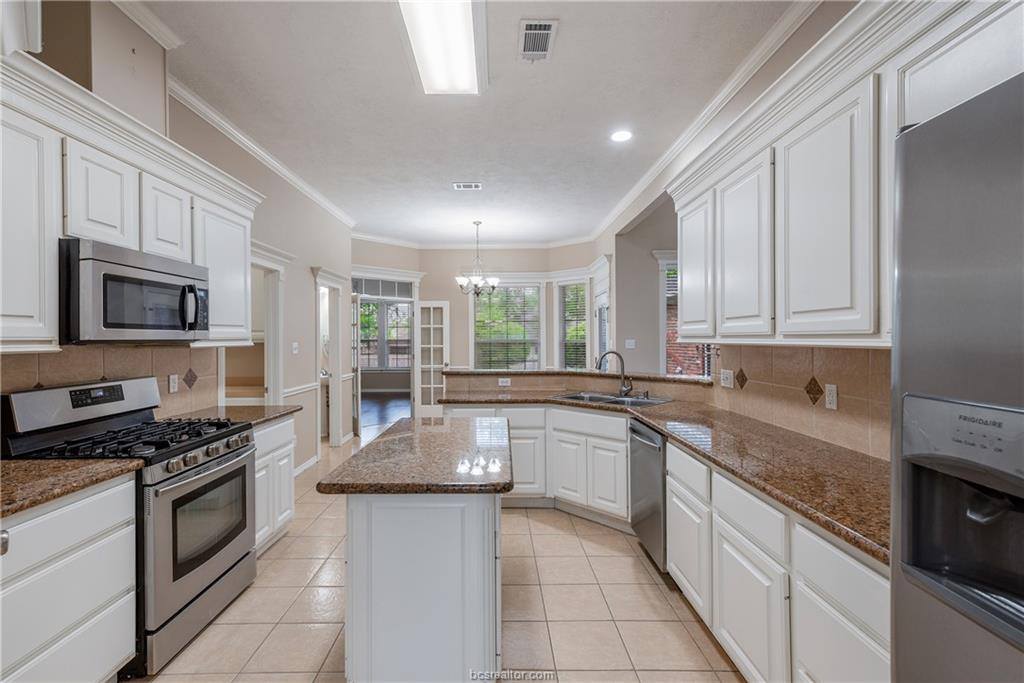 305 Stoney Hills Court, College Station, TX 77845