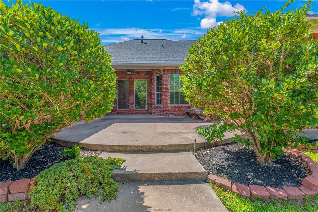 305 Stoney Hills Court, College Station, TX 77845