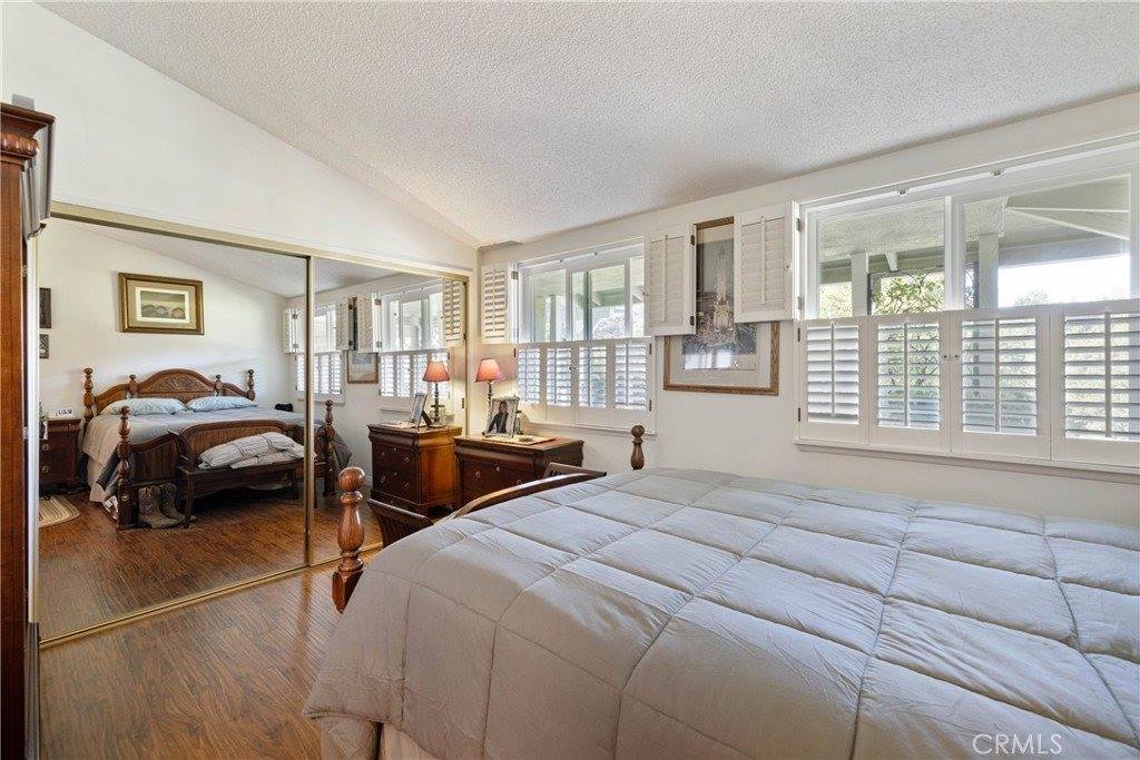 19211 Avenue Of The Oaks, Newhall, CA 91321