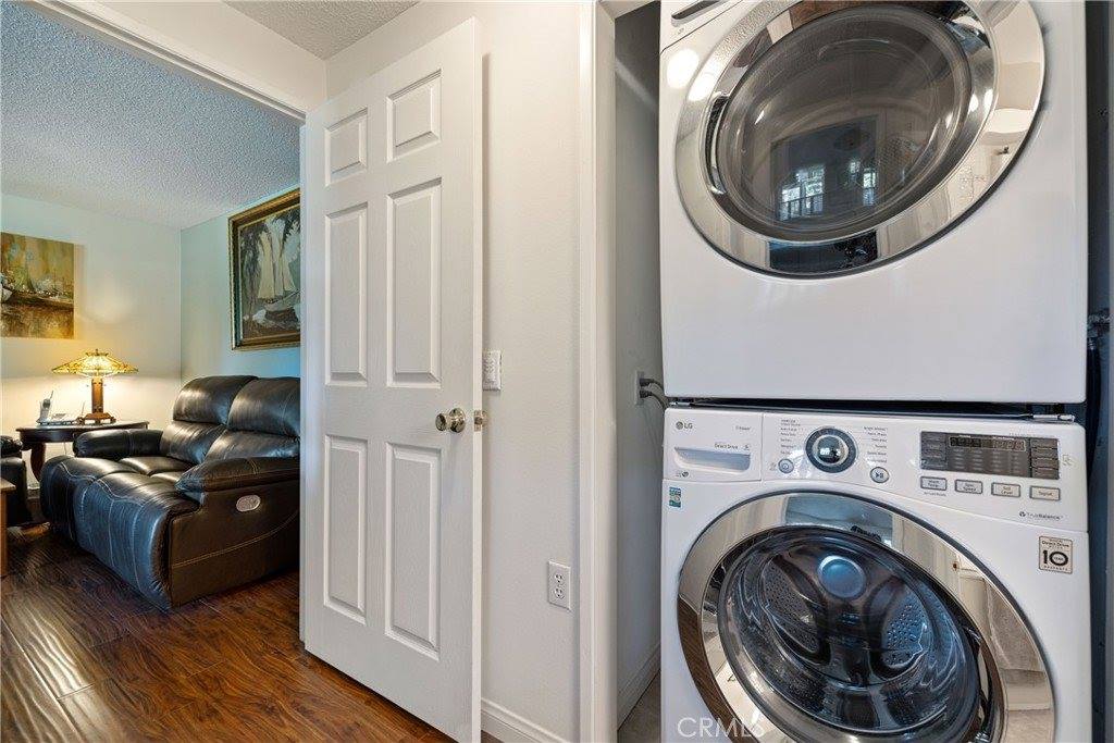 19211 Avenue Of The Oaks, Newhall, CA 91321
