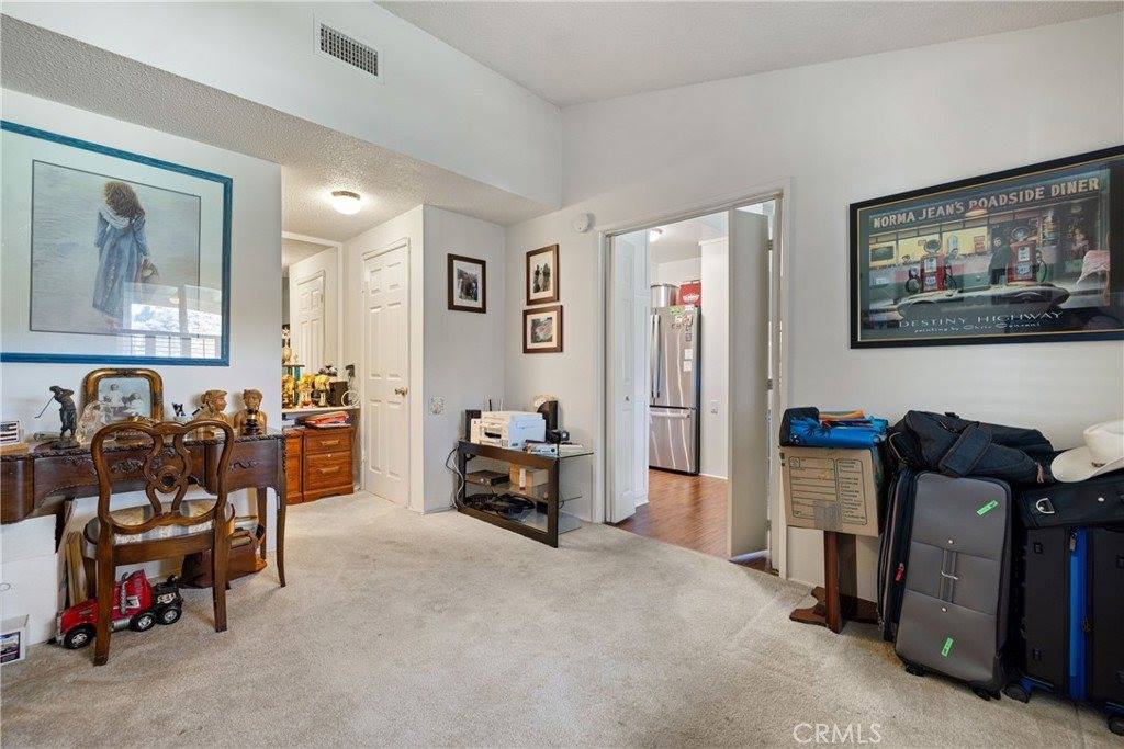 19211 Avenue Of The Oaks, Newhall, CA 91321