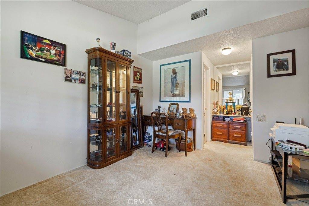 19211 Avenue Of The Oaks, Newhall, CA 91321