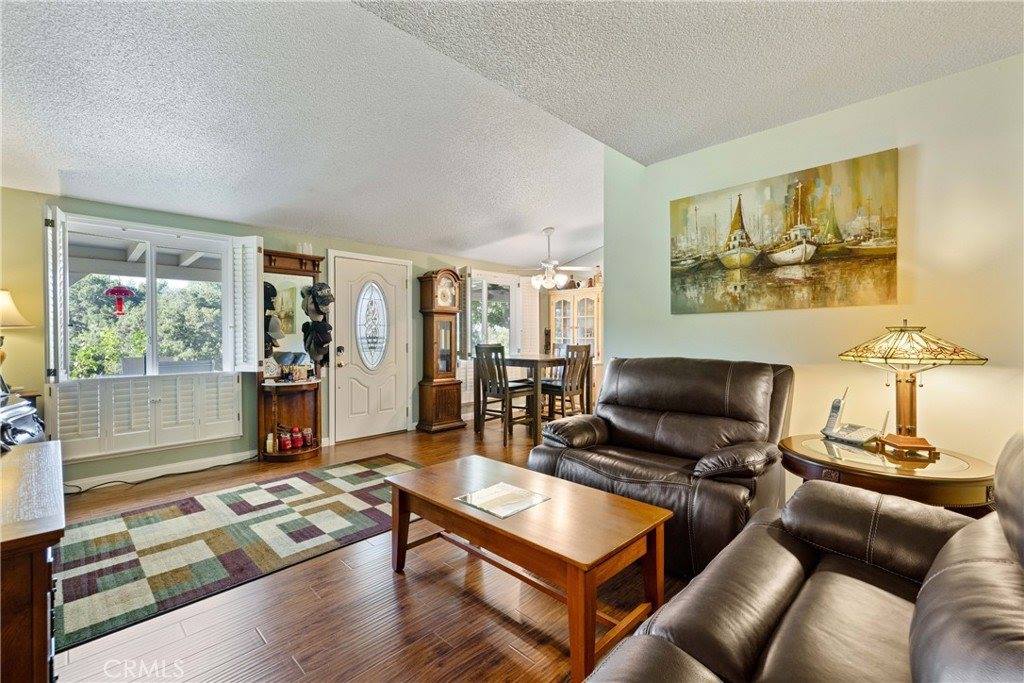 19211 Avenue Of The Oaks, Newhall, CA 91321