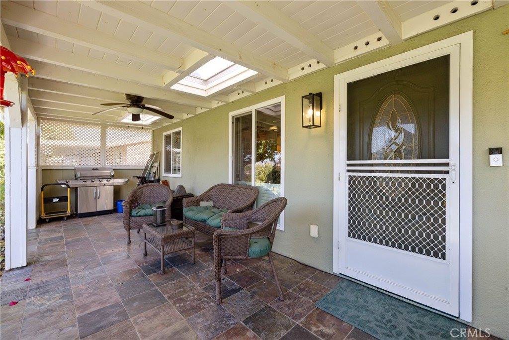 19211 Avenue Of The Oaks, Newhall, CA 91321