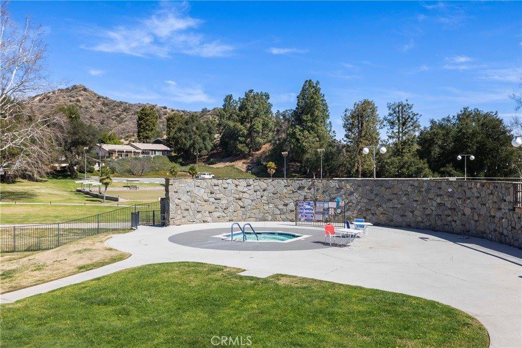 19211 Avenue Of The Oaks, Newhall, CA 91321