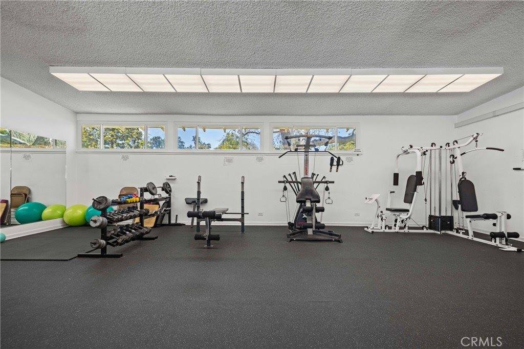 19211 Avenue Of The Oaks, Newhall, CA 91321