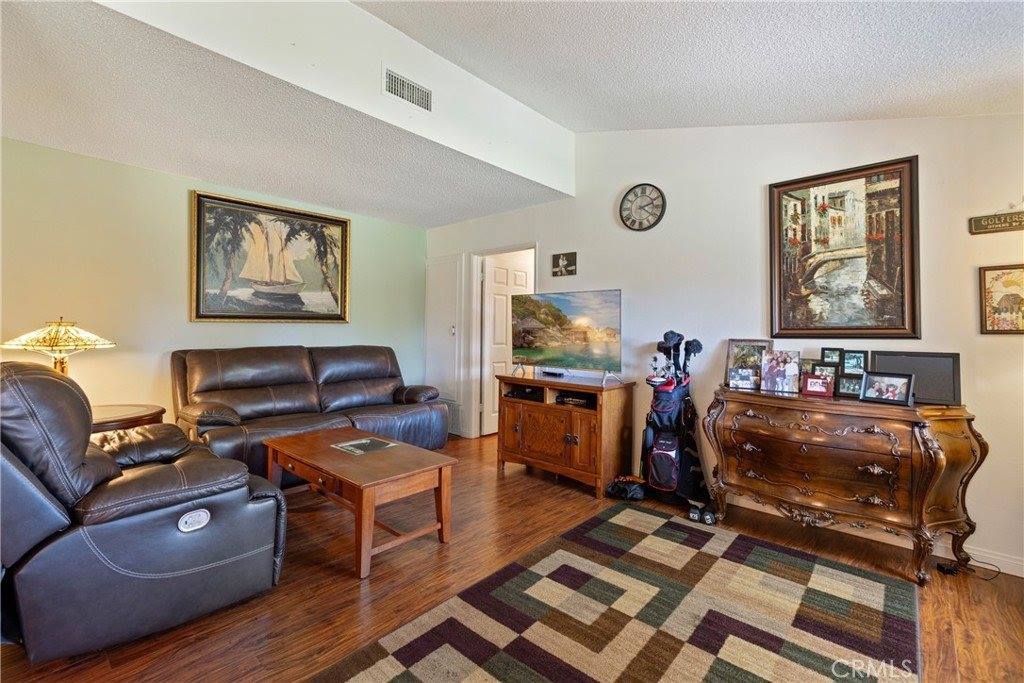 19211 Avenue Of The Oaks, Newhall, CA 91321