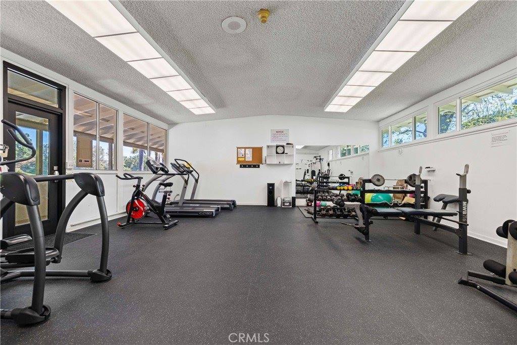 19211 Avenue Of The Oaks, Newhall, CA 91321