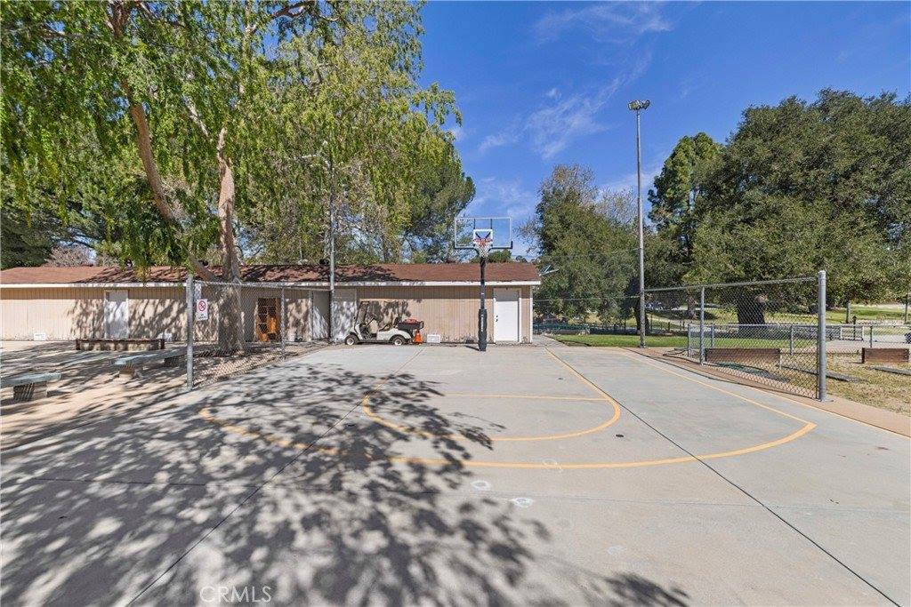 19211 Avenue Of The Oaks, Newhall, CA 91321