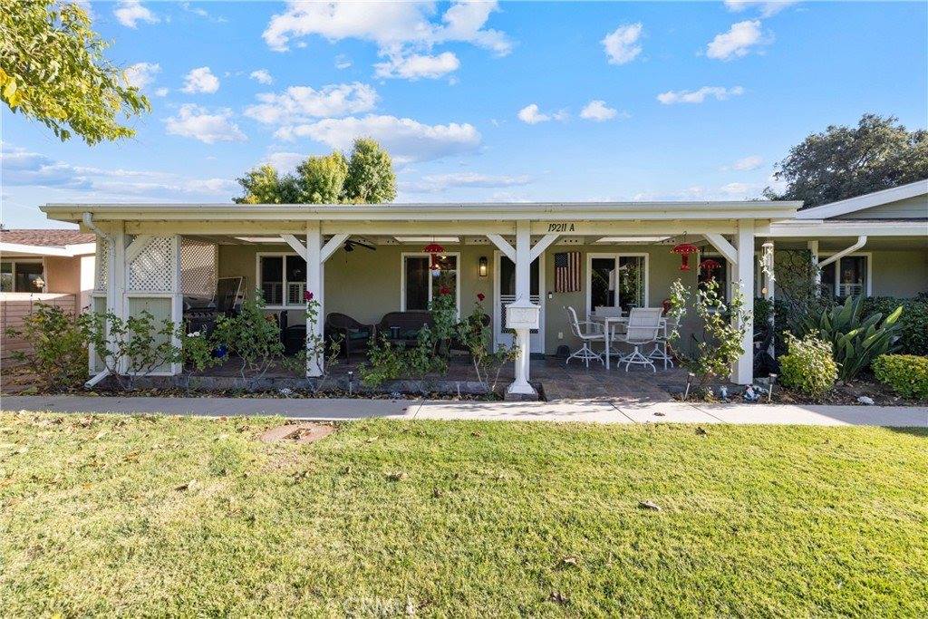 19211 Avenue Of The Oaks, Newhall, CA 91321