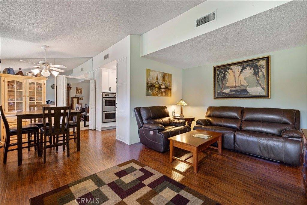 19211 Avenue Of The Oaks, Newhall, CA 91321